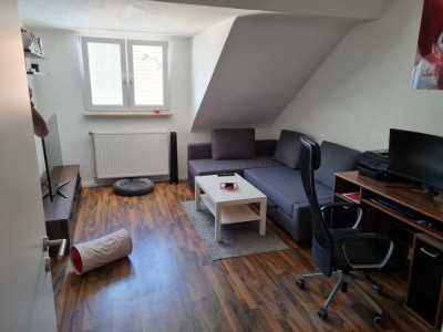 Dachgeschoss - Zwei Zimmer, große Wohnküche, Bad, Keller, ruhige Lage,  Innenstadtnahe