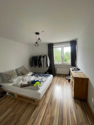 Schöne ruhige und gemütliche 2 Zimmerwohnung mit Balkon und EBK