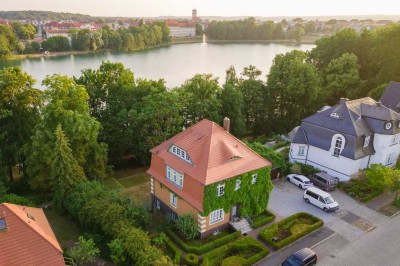 Mehrgenerationenhaus - Historische Altbauvilla aus 1928 in direkter Seelage.