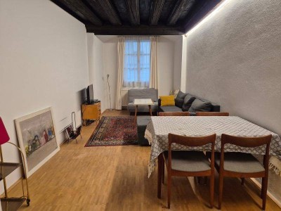 Reizende Altbauwohnung mit Gewölbe und alten Holztramdecken in der Linzer Altstadt! 51 m² WNFL, voll möbliert, ohne Ablöse, 2 Zimmer!