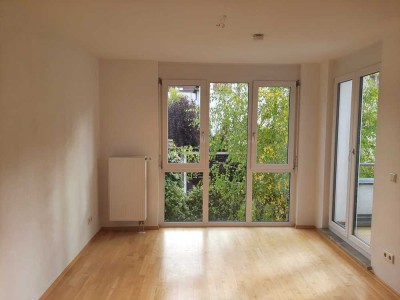 Helle 1,5-Zimmer-Wohnung mit Balkon in zentraler Lage