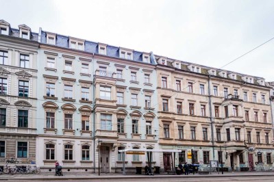 Mondäner Charme trifft moderne Ausstattung. Familienwohnung im Denkmal unweit der Elbwiesen.