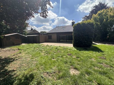 Freistehendes Einfamilienhaus mit großem Garten