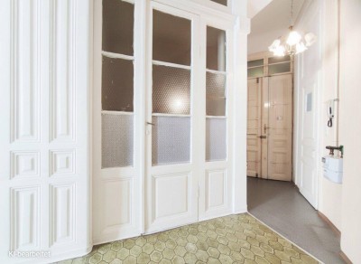 ALTBAU IN ZENTRALER LAGE - 3 zentral begehbare Zimmer durch Umbau möglich!