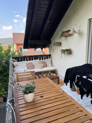 ERSTBEZUG NACH RENOVIERUNG - Attraktive 3-Zimmer-Maisonette-Wohnung mit Balkon in Biebergemünd