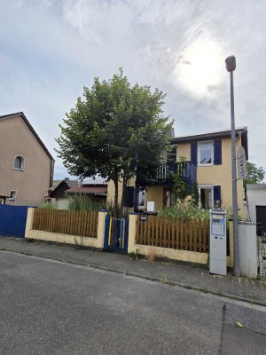 Freistehendes Landhäuschen mit Garten, Terrasse, Nebengebäude & Solaranlage