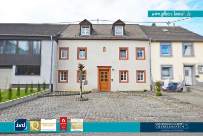 Beilingen: Charmantes Zweifamilienhaus mit Garten und Außenstellplätzen