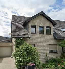 helle 2-Zimmer-Wohnung mit Einbauküche im 1. OG eines 2 Familienhauses in Düsseldorf-Hellerhof