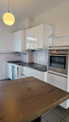 Großes EFH top Lage Köln-Dellbrück, frisch renov. mit schönem Garten, geh. Ausstattung, hochw. EBK