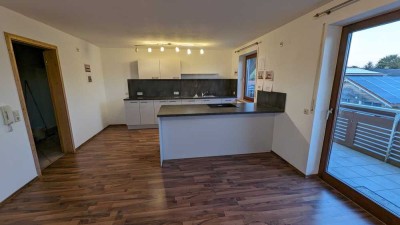Freundliche 3,5-Raum-Dachgeschosswohnung mit EBK und Balkon in Aichstetten