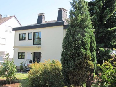 Helle 4-Zimmer-Wohnung im OG (2-Familienhaus) 112 m² Wohnfläche mit Balkon