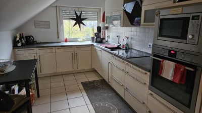 2 ZKB, Bad mit Wanne und Dusche, großer Südbalkon, Keller, Garage, Gartenmitbenutzung