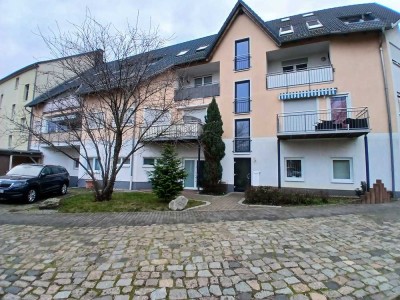 Hell und gemütlich - 2-Raum Dachgeschoss-Wohnung mit Balkon ab 01.05.2025