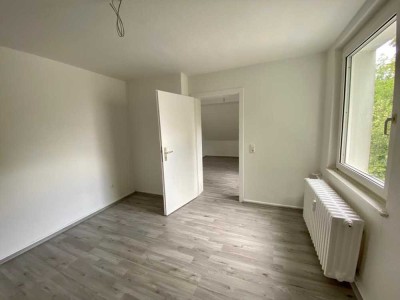 Modernes Bad, Laminat, ruhige Lage