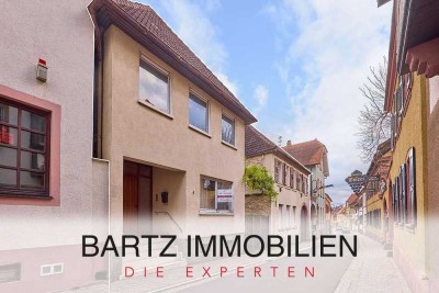 Ehemaliger Winzerhof mit zwei Wohngebäuden, großer Scheune, Garten und Gewölbekeller