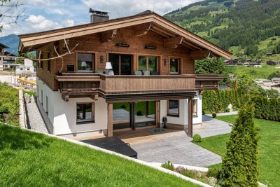 Alpine Eleganz in Liftnähe – Exklusive Dachgeschosswohnung in Jochberg