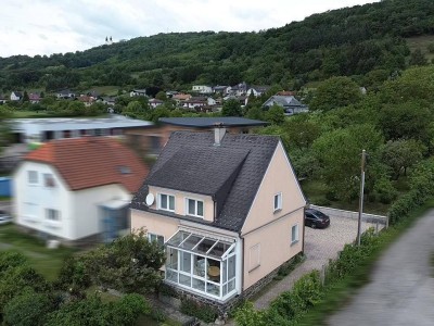 Charmantes Einfamilienhaus mit Blick auf Donau und großem Garten in Marbach!