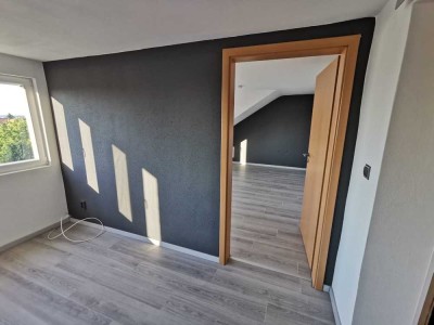 Saniertes MFH: 3 Wohnungen + Einliegerwohnung, Feldrandlage 7 Minuten von Hildesheim!