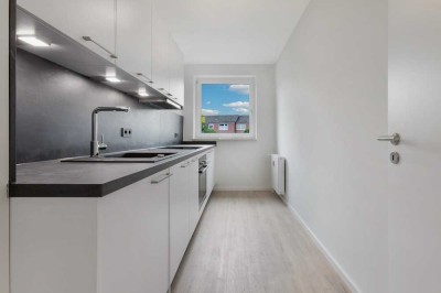 2-Zimmer-Wohnung im Erdgeschoss mit Einbauküche, Bad mit Fenster und Balkon in Stade