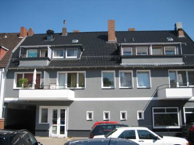 Komplett sanierte Dachgeschosswohnung mit Balkon in gepflegtem Haus