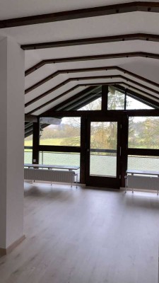 2-Zimmer-Dachgeschosswohnung mit tollem Blick in Idstein OT