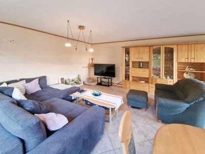 Wohnen mit Freiraum: 115 m² Erdgeschosswohnung mit Garten, Terrasse und Garage