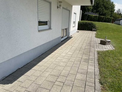 Schöne EG Wohnung mit Terrasse zu Vermieten