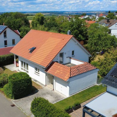freistehendes Einfamilienhaus in Massivbauweise mit Garten