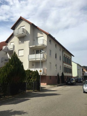 Gepflegte 2-Zimmer-Dachgeschoss-Maisonette-Wohnung mit Balkon und Klimaanlage in Pfinztal