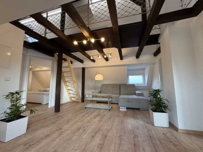 Helle, kernsanierte, möblierte 3 Zimmer Wohnung in zentraler Lage möbliert & Klimaanlage