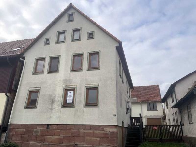 Leben in der Rhön - Großes Haus bezugsfrei mit Garagen und Garten
