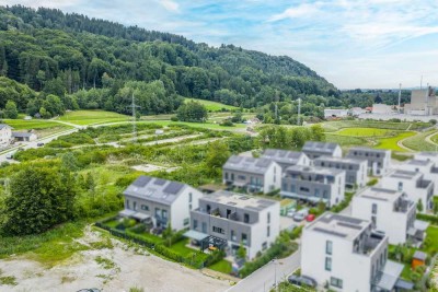 Peißenberg | Puristisches Townhouse mit viel Sonderausstattung & „Sundowner“ Dachterrasse