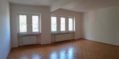 Helle 2-Zimmer-Wohnung im (absoluten) Zentrum mit großen Wohnzimmer