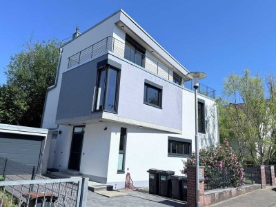 Provisionsfrei ! Neuwertige Architektenvilla in Bestlage Komponistenviertel