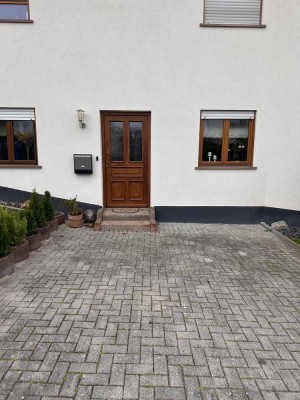 Neuwertige 2-Raum-Wohnung mit Terrasse und Einbauküche in Hahnstätten