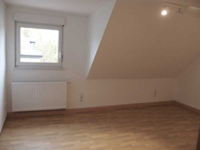 Berufstätige Einzelperson gesucht !! Schöne helle, moderne 2-Zi.-Whg. in ruhiger Lage...
