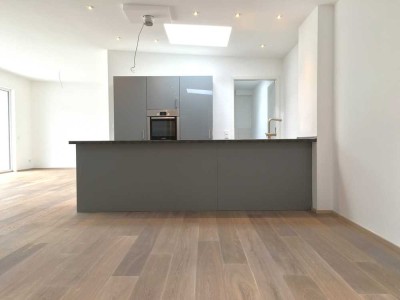 Hochwertige loftartige Wohnung auf oberer Etage in 3 Parteienhaus - zentrumsnah, ruhig und hell
