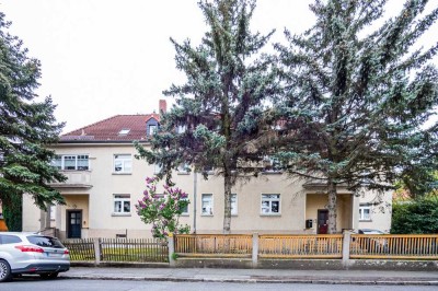 Schöne Altbauwohnung in südlicher Höhenlage. Tageslichtbad, Wohnküche und Übernahme EBK möglich.