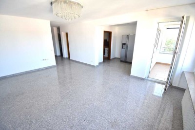 **Bezugsfreie, gepflegte 3,5-Zimmer-Whg. mit Aufzug und TG-Stellplatz in Gärtringen**