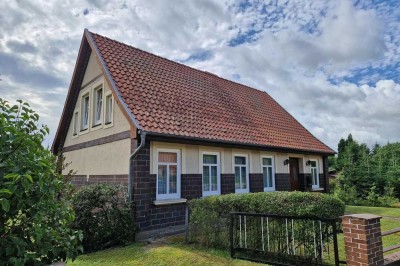Idyllisches Haus mit großem Garten