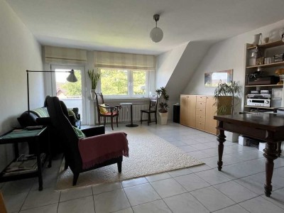 Helle 3-Zimmer-Wohnung mit Balkon und Garage mit Blick auf den Schlosspark