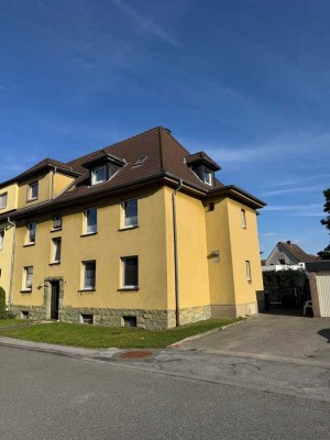 IDEAL  FÜR  KAPITALANLEGER  ODER  EIGENNUTZER  - 4-ZIMMER-DG-WOHNUNG  MIT  GARAGE