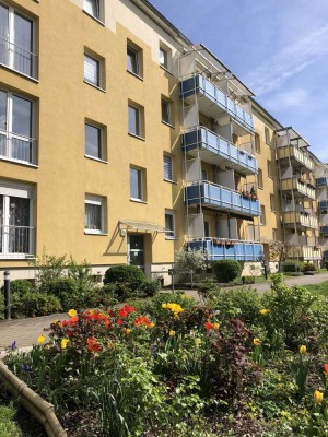 Hell und freundlich: bezugsfreie Dachgeschosswohnung - ohne Provision direkt vom Verkäufer!