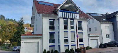 Attraktive 4,5-Zimmer-Wohnung mit Balkon und EBK in Haiterbach
