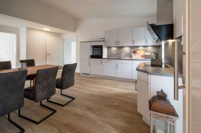 Moderne 3-Zimmer-Eigentumswohnung mit viel Charme und tollem Blick auf den Husumer Schlosspark.