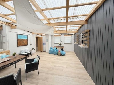 Traumhafte 4 Zimmerwohnung mit eigenem Eingang, großer überdachter Balkonterrasse, Balkon....
