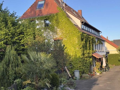 Vollständig renovierte Wohnung mit drei Zimmern sowie Terrasse, Garten und Einbauküche in Alzenau.