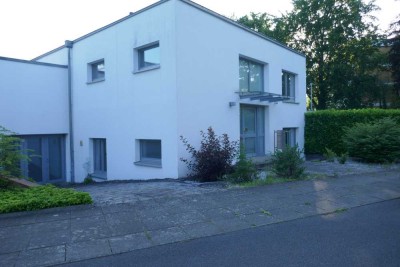 Schönes städtisches Kettenendhaus fussläufig zur Leine-Aue. Besichtigung ab 07.07. möglich!