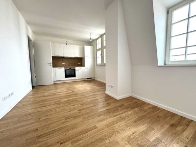 Helle 2-Raum-Wohnung mit EBK, Abstellraum und Duschbad