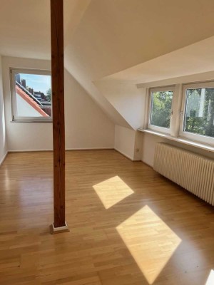 Attraktive und gepflegte 2-Zimmer-Dachgeschosswohnung in Bremen